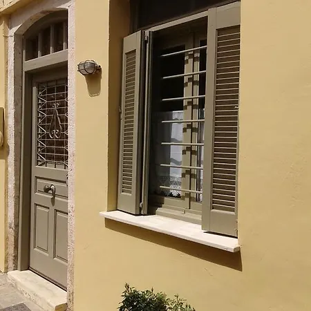 Charming House In Old Town Chania Hébergement de vacances La Canée